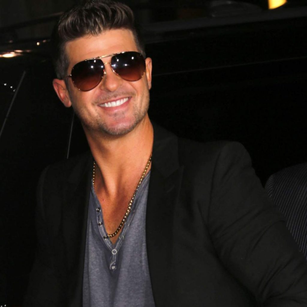 Robin Thicke Introduces New Model Girlfriend