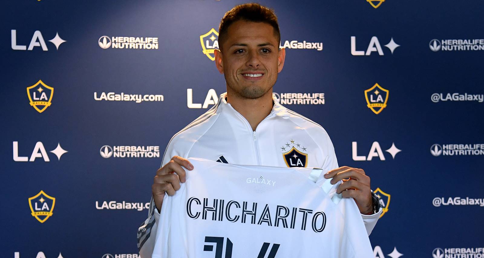 Australian Sarah Kohan Wiki, Age, Family, Education, Son and Facts About LA Galaxy Forward, Javier Hernández’s Wife