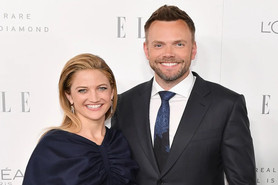 Joel McHale Wife Sarah Williams and Their Lasting Love Story